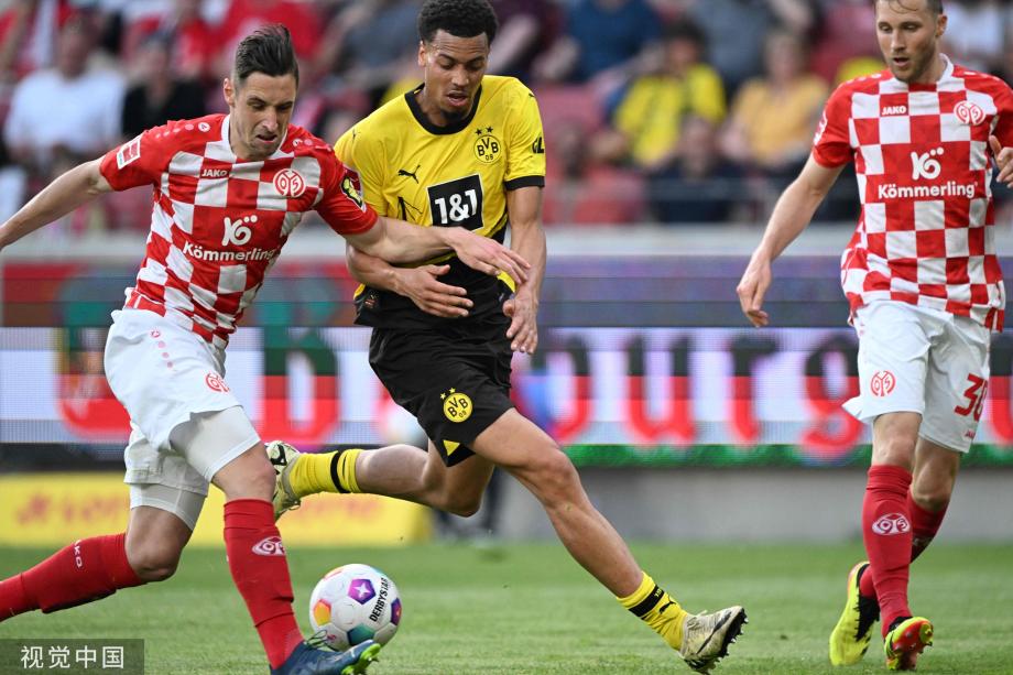 李在成梅开二度 多特后防集体梦游0-3美因茨