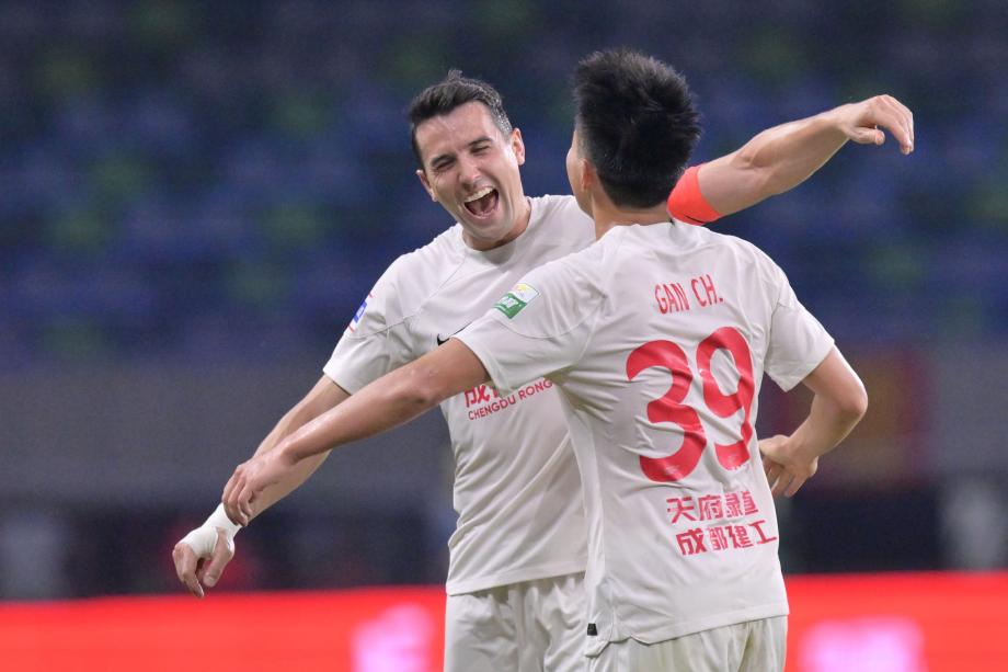 韦世豪双响 成都蓉城4-1胜梅州客家迎两连胜