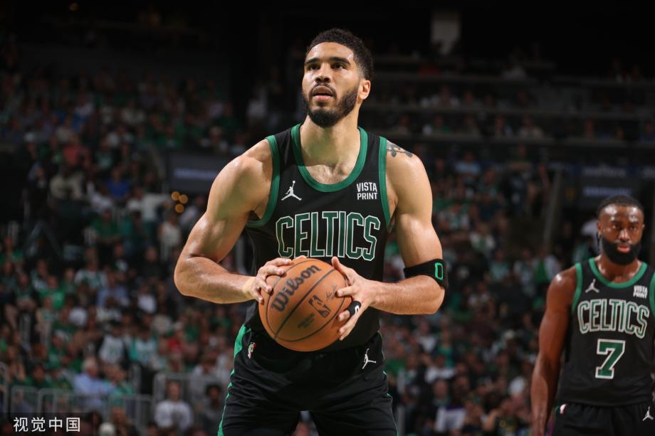 布朗40+5哈利伯顿伤退 绿军再胜步行者2-0领先