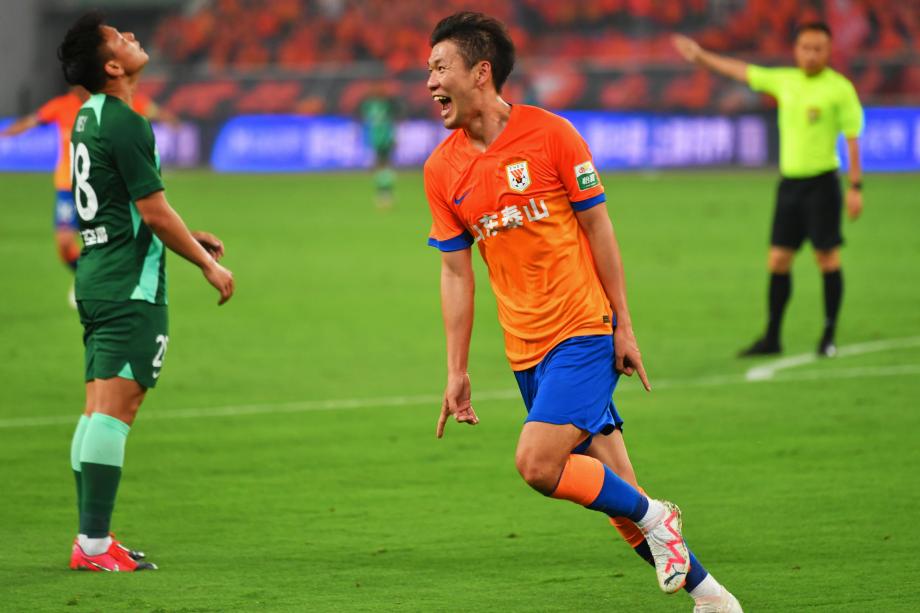 克雷桑建功李源一郑铮进球 泰山3-0浙江8轮不败