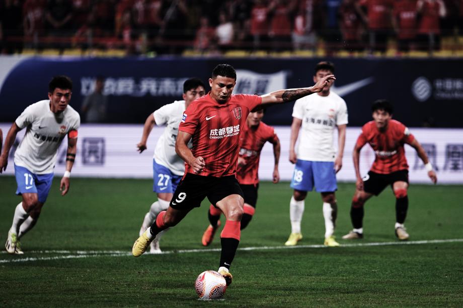 艾克森韦世豪双响 成都蓉城7-0大胜青岛西海岸