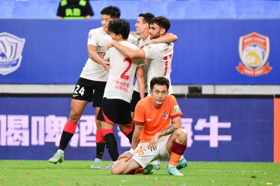 中超-罗慕洛双响费利佩造3球 蓉城5-1大胜海牛