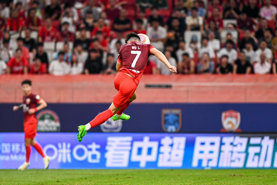 武磊帽子戏法 海港3-1大胜浙江豪取10连胜