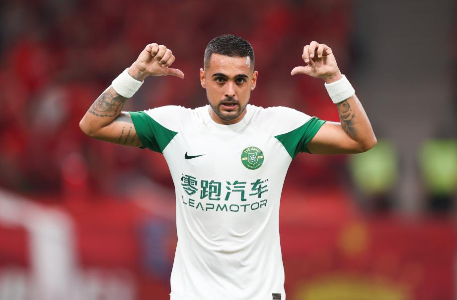 武磊帽子戏法 海港3-1大胜浙江豪取10连胜