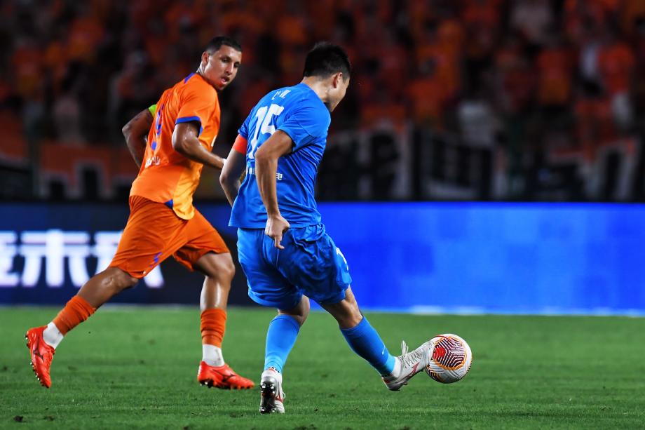 中超-克雷桑梅开二度 山东泰山2-0南通支云