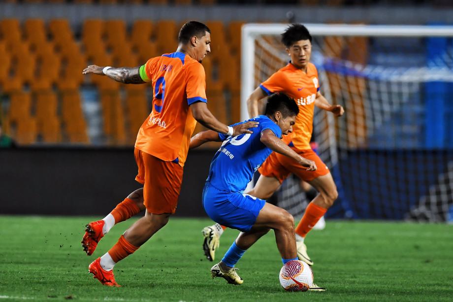 中超-克雷桑梅开二度 山东泰山2-0南通支云