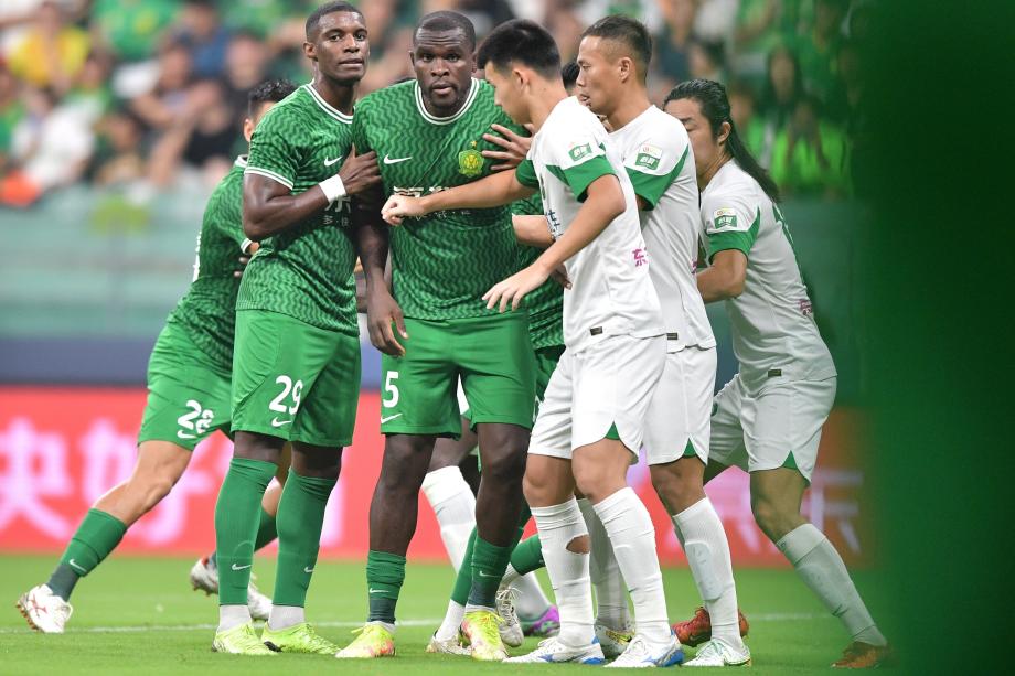 张玉宁吃到红牌 北京国安主场战平浙江队