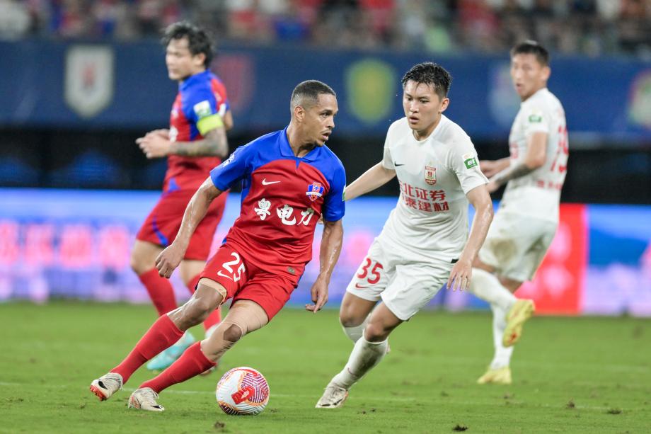 杨超声传射马里破门 梅州2-1战胜亚泰逃离降级区