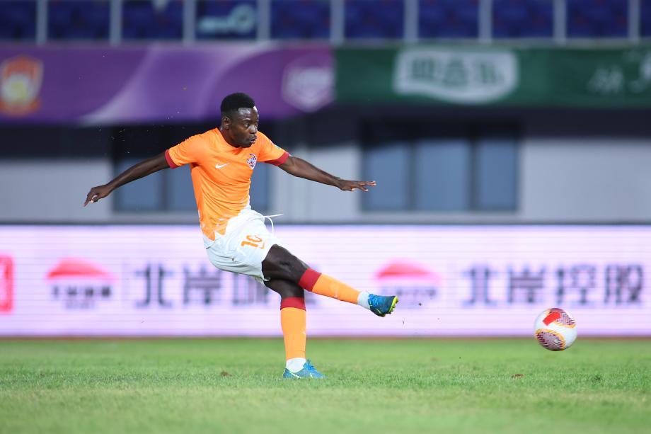 康瓜点射陶强龙扳平 武汉三镇1-1战平青岛海牛