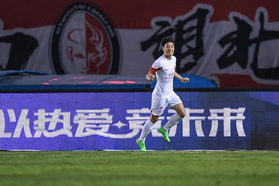 武磊梅开二度破纪录 上海海港4-3长春亚泰