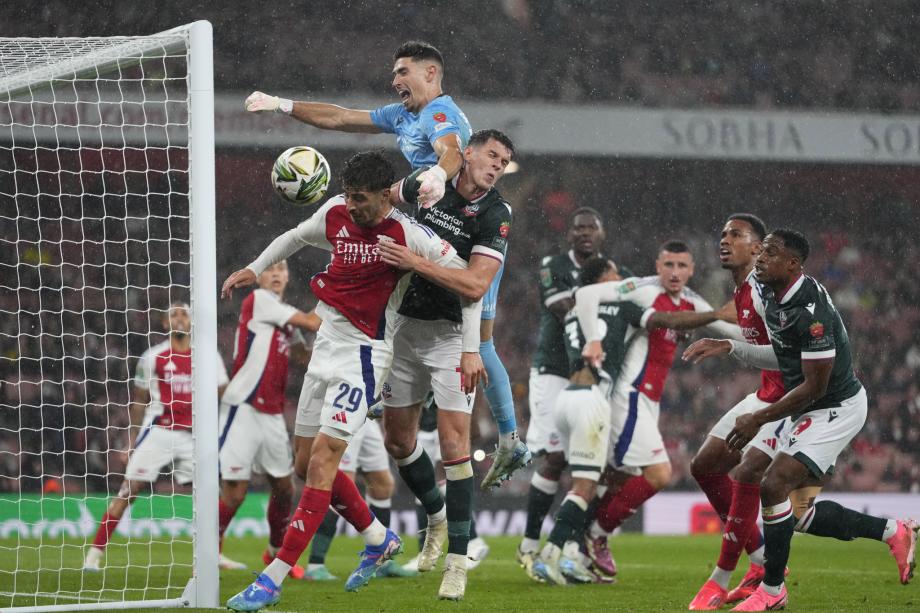 联赛杯-斯特林传射恩瓦内里双响 阿森纳5-1晋级