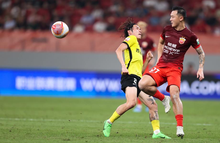 奥斯卡双响武磊伤退 海港2-1西海岸仍领跑