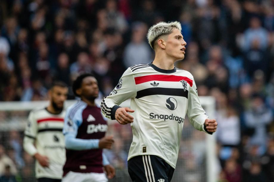 英超-B费任意球中框马奎尔伤退 曼联0-0战平维拉