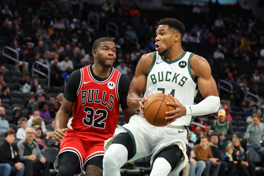 字母哥24+10利拉德20+9 雄鹿逆转公牛