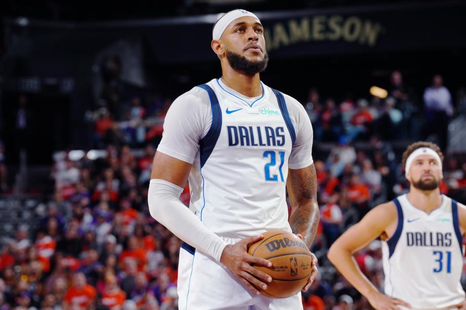 杜兰特31分迎生涯里程碑 太阳主场力擒独行侠