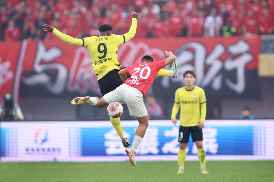 成都蓉城1-1青岛西海岸锁定亚冠二级联赛资格