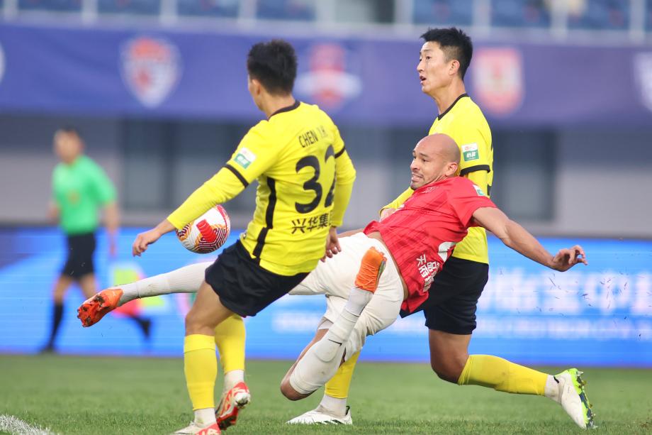 成都蓉城1-1青岛西海岸锁定亚冠二级联赛资格