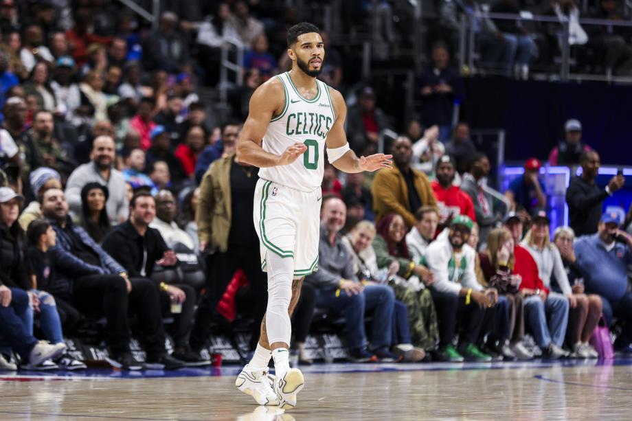 塔图姆37分布朗24+10 绿军险胜活塞开季三连胜