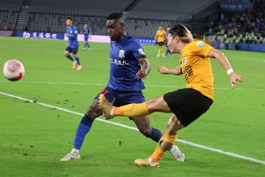 上海申花2-2遭深圳新鹏城逼平 积分榜跌至第2