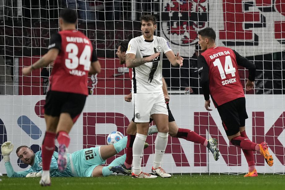 德国杯-希克双响阿莱克斯世界波 勒沃库森3-0晋级