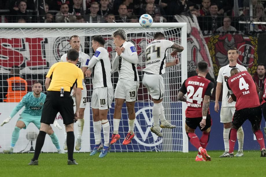 德国杯-希克双响阿莱克斯世界波 勒沃库森3-0晋级