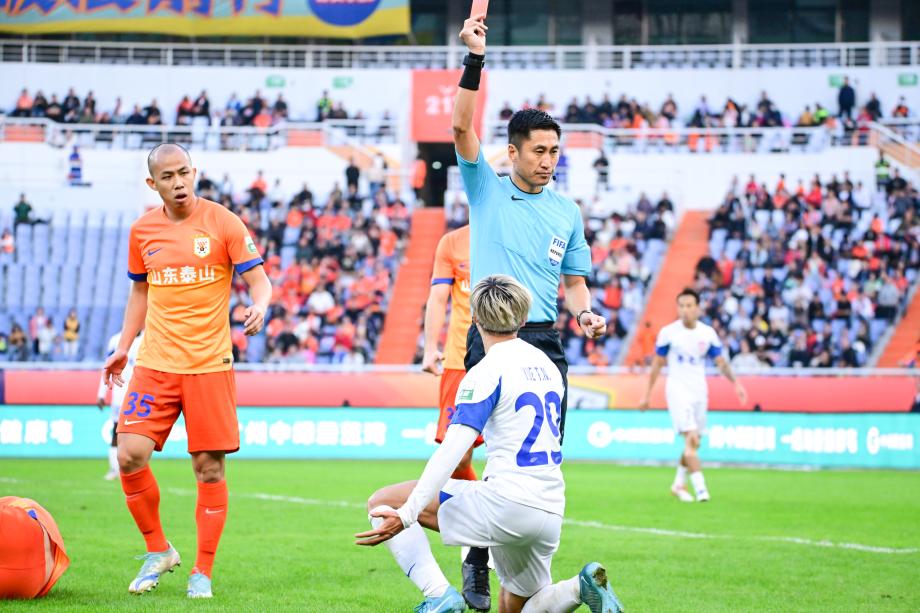 茹子楠科索维奇被罚下场 梅州1-2泰山降入中甲