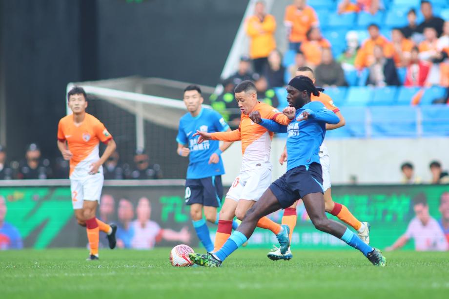 王鹏送点萨里奇点射 海牛1-0沧州雄狮携手保级