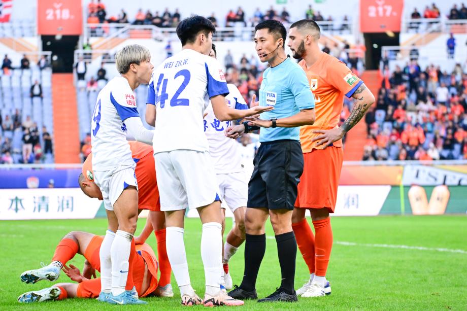 茹子楠科索维奇被罚下场 梅州1-2泰山降入中甲