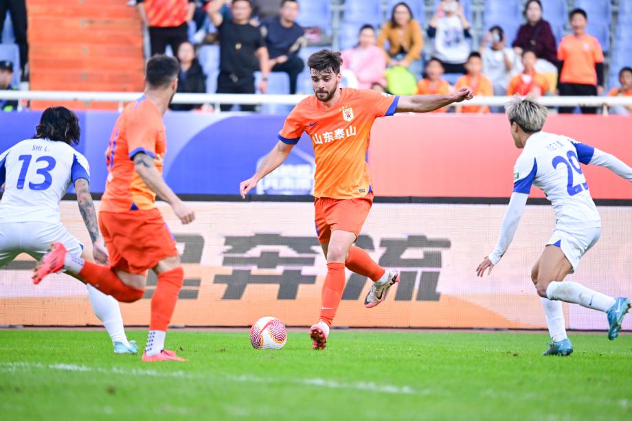 茹子楠科索维奇被罚下场 梅州1-2泰山降入中甲