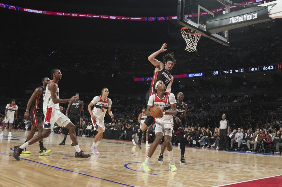 阿德巴约32+14普尔21分 热火20分大胜奇才