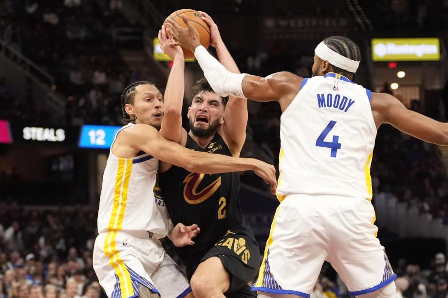 库里12分加兰27分 骑士大胜勇士豪取10连胜