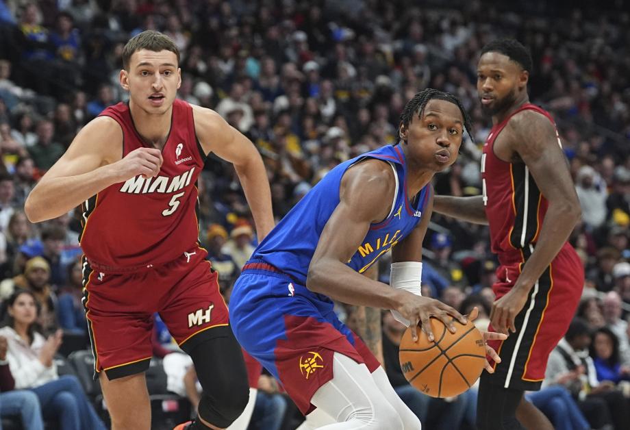 希罗24+11巴特勒伤退 约基奇三双掘金灭热火