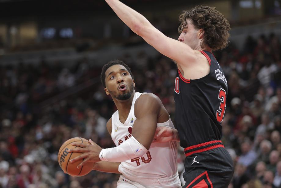 米切尔36分拉文26分 骑士胜公牛豪取12连胜