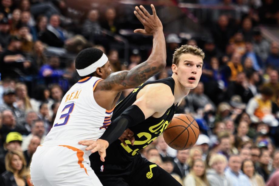 布克31分科林斯29+11 比尔24分太阳胜爵士