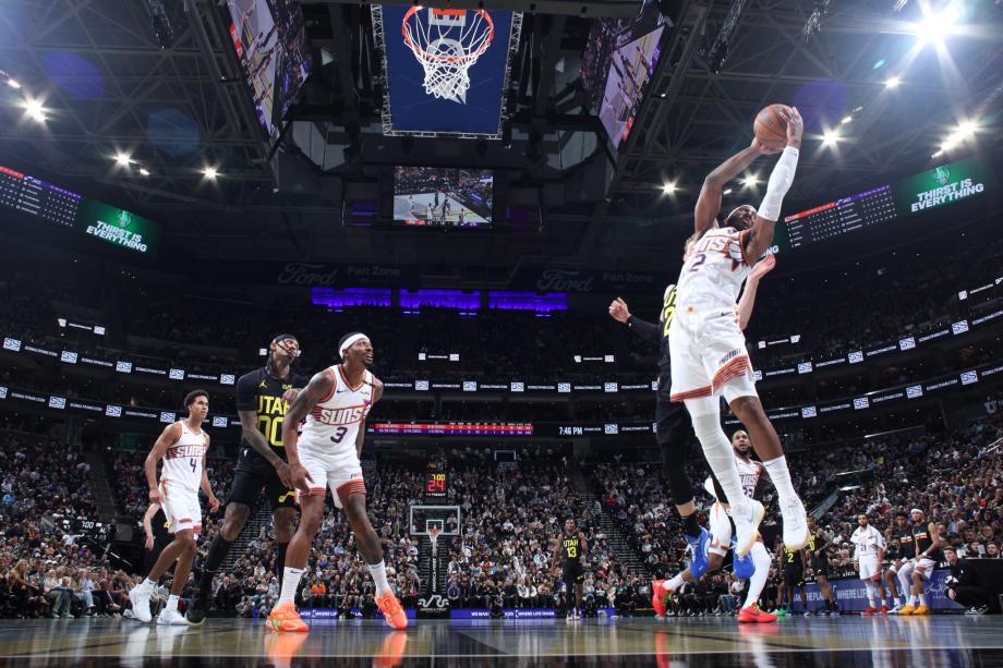 布克31分科林斯29+11 比尔24分太阳胜爵士