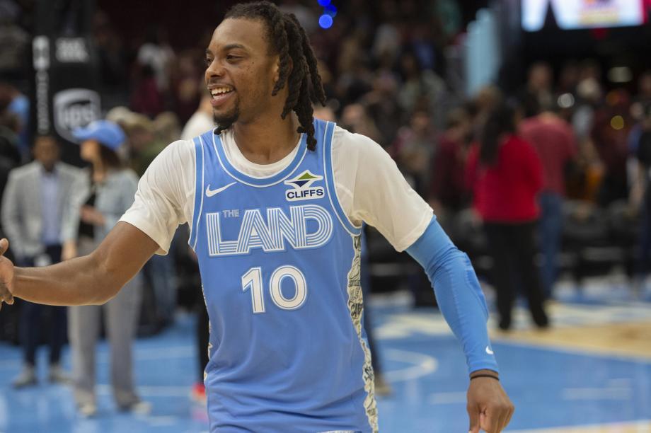 开局15连胜历史第二长 骑士4人20+大胜黄蜂