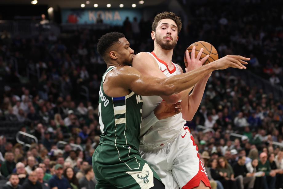 利拉德上篮绝杀字母哥20+14 雄鹿险胜火箭