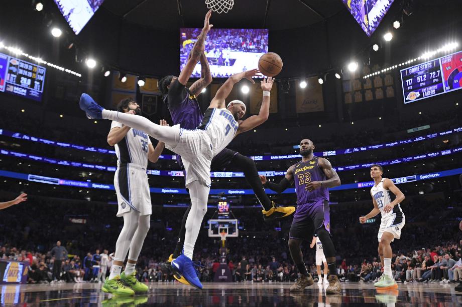 詹姆斯31+10+7小瓦格纳准绝杀 湖人负魔术