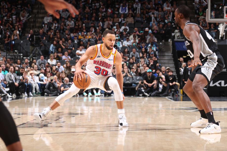 文班25+7+9库里14+7 马刺17分逆转勇士