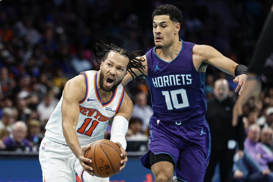 布伦森31+6+6 尼克斯末节逆转1分险胜黄蜂