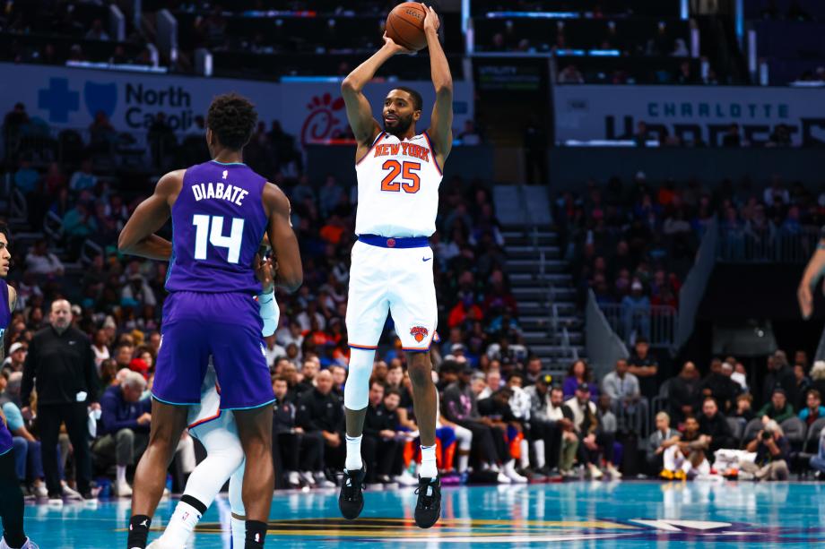 布伦森31+6+6 尼克斯末节逆转1分险胜黄蜂