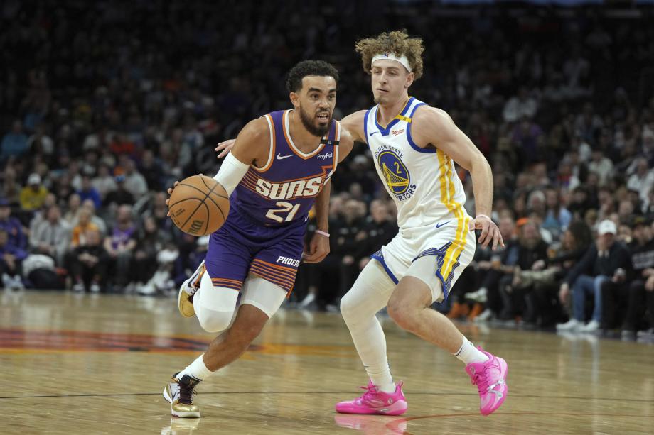 太阳送勇士4连败 库里里程悲布克27+9杜兰特21+10