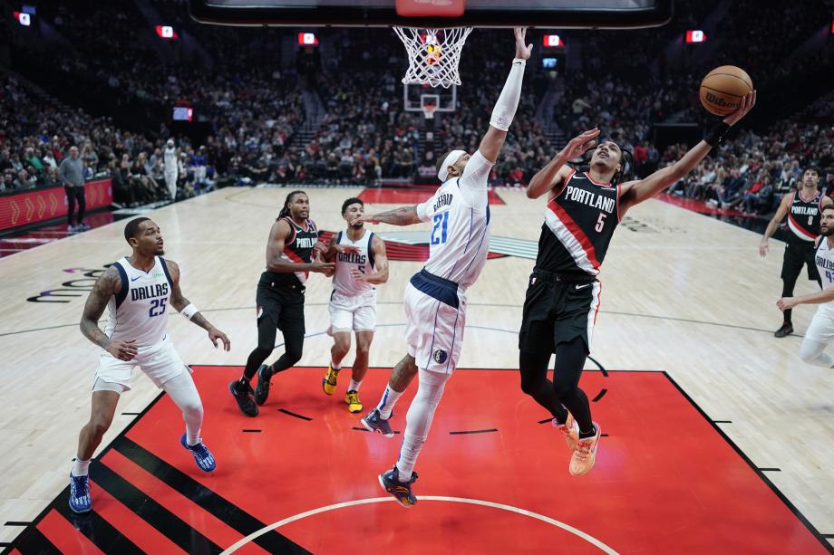 东契奇36+13西蒙斯空砍27分 独行侠胜开拓者