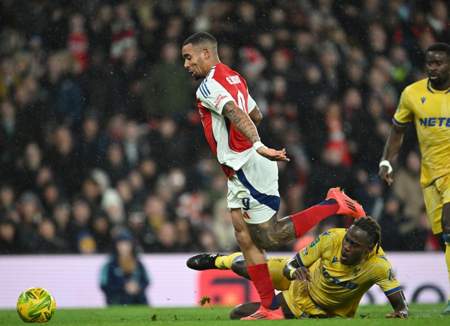 英联杯-热苏斯戴帽 阿森纳3-2逆转水晶宫进四强