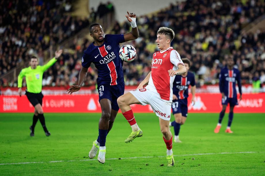 法甲-多纳鲁马遭鞋钉踹脸伤退 巴黎4-2摩纳哥