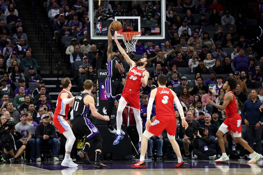 小萨博尼斯两双蒙克31+6 国王6人上双力擒灰熊