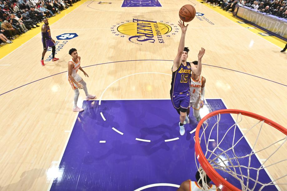 詹姆斯里程碑之夜30+8浓眉18+19 湖人复仇老鹰