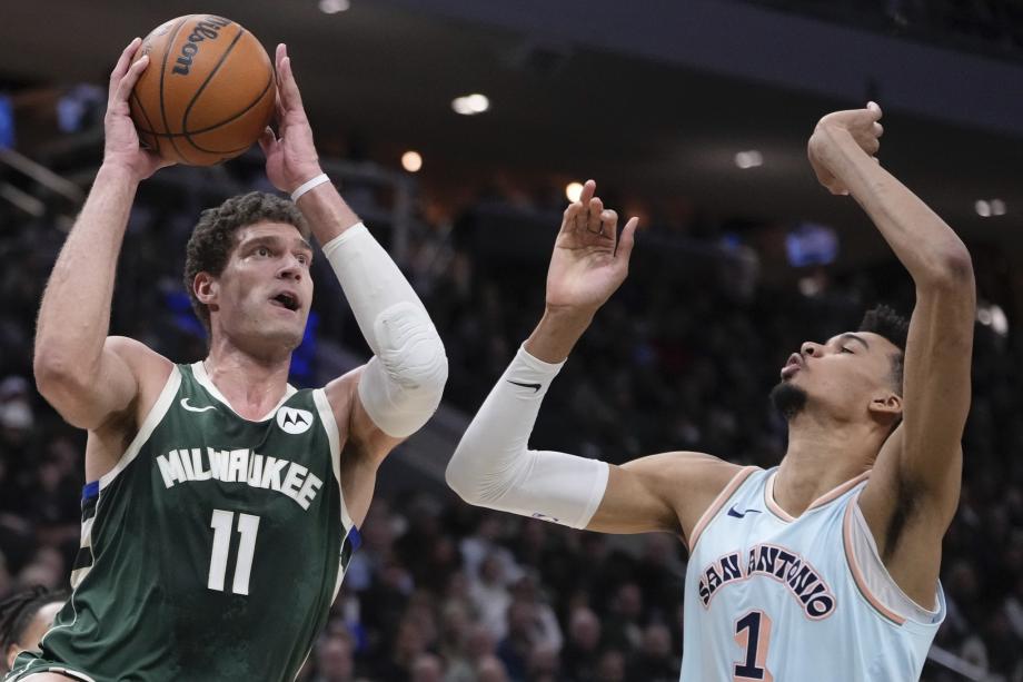 字母哥25+16+8文班亚马10+10 雄鹿轻取马刺