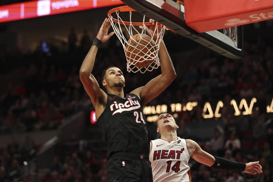 NBA-希罗32+5+5 热火6人上双灼伤开拓者取3连胜