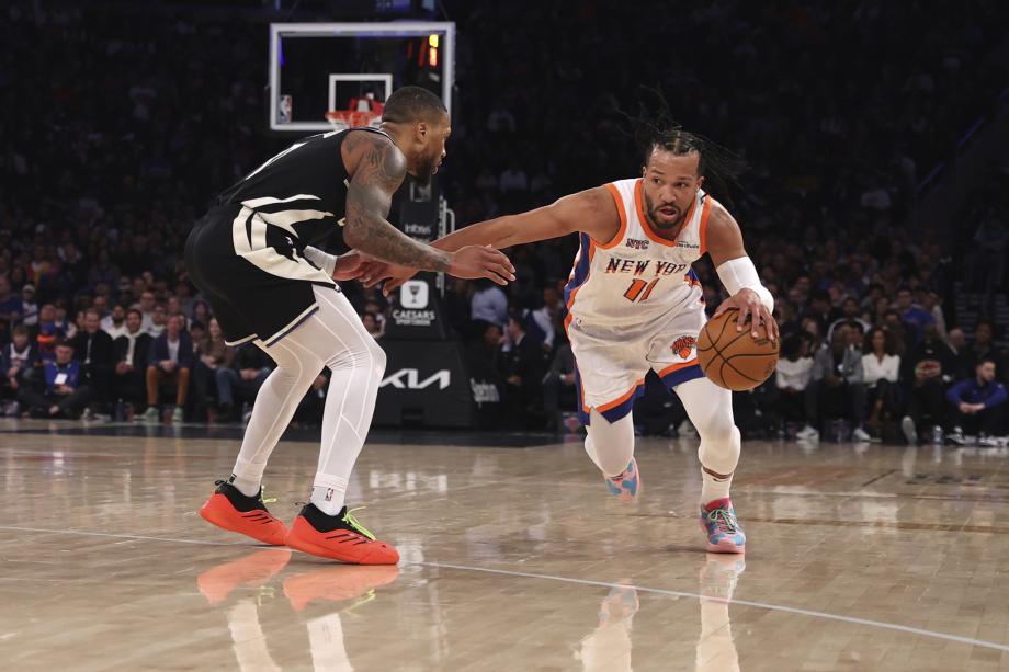 布伦森44分唐斯30+18 尼克斯主场大胜雄鹿